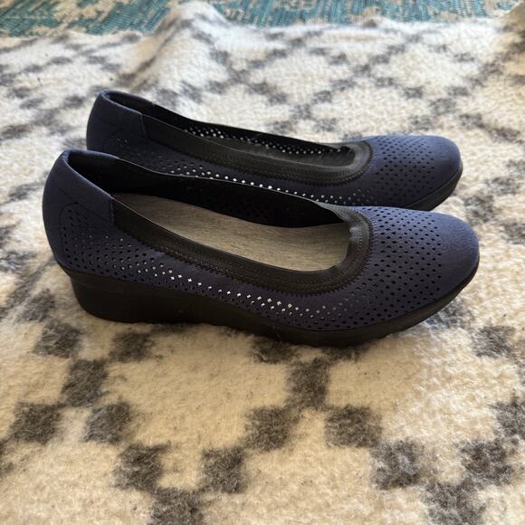 Clarks Cloudsteppers Sillian Bella Navy Wedge Slip-On Shoes‎ 6.5W Comfort Cushy - Picture 1 of 8